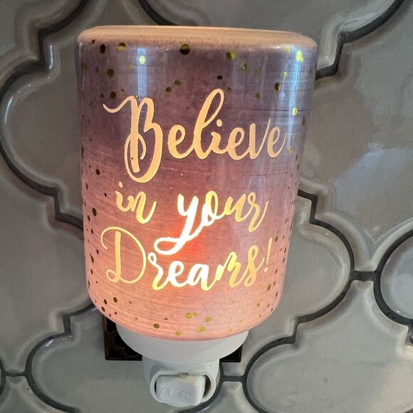 Scentsy Believe In Your Dreams Plug In Warmer Purple Blue Pink Rainbow - Picture 1 of 12